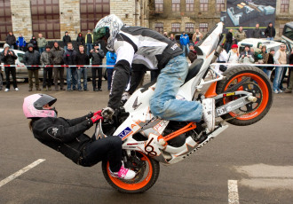 Video: Gatavošanās Dragreisa sezonas noslēgumam: Moto drift by Jānis Rozītis