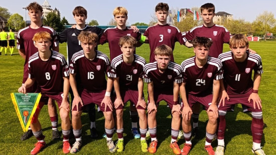 Latvijas jaunajiem futbolistiem rezultatīva cīņa pret bulgāriem
