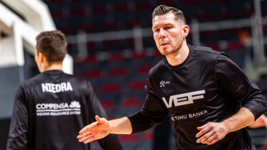 ''VEF Rīga'' bez rezultatīvākā spēlētāja lūkos Atēnās pārsteigt AEK