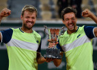 Kravecs un Mīss aizstāv "French Open" titulu