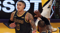 NBA čempions Kuzma netrāpa pa stīpu un vaino neeksistējošu zemestrīci