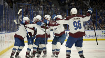 Video: ''Avalanche'' hokejistu svinības pēc izcīnītā NHL čempiones titula