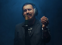 Video: Miks Galvanovskis piedāvā jaunu versiju leģendārajai Paula dziesmai - “Es aiziet nevaru”