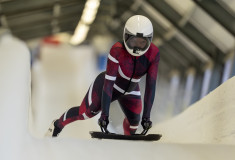 Latvijas skeletonisti un bobslejisti pretī panākumiem Siguldā arī trešo dienu pēc kārtas