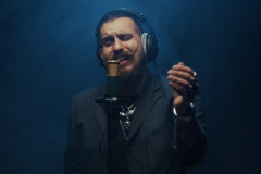 Video: Miks Galvanovskis piedāvā jaunu versiju leģendārajai Paula dziesmai - “Es aiziet nevaru”