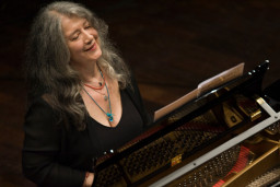 Leģendārās argentīniešu pianistes Martas Argeričas vienīgais koncerts Rīgā