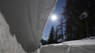 2026. gada ziemas olimpisko spēļu sacensības ledus trasē notiks ārpus Itālijas