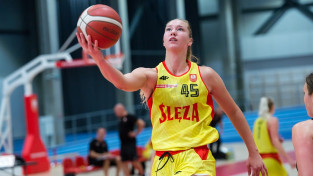 "Simpātiskākā meitene Polijas līgā": Digna Strautmane turpinās spēlēt Vroclavā