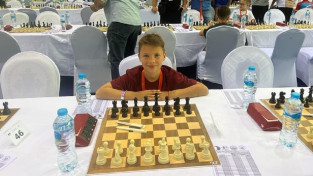 Pasaules čempionātā šahā abi Latvijas kadeti iekļūst labāko trīsdesmitniekā