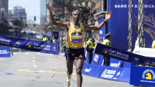 Etiopietis Lemma un kenijiete Obiri uzvar Bostonas maratonā