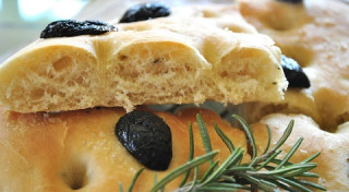 Focaccia – uzcep mājās populāro itāļu maizi