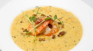 Čauders ar tīģergarnelēm