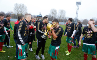 Foto: FK "Liepāja" svin čempionu titulu