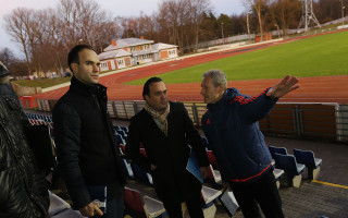 Foto: UEFA un LFF inspektē "Daugavas" stadionu Liepājā