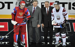 Foto: Latvija čempionātu sāk ar sagrāvi