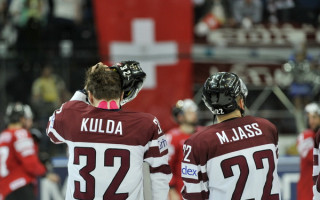 Foto: Latvijas hokejisti piekāpjas Šveicei
