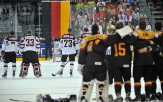 Foto: Latvijas hokejistiem zaudējums spēlē pret Vāciju