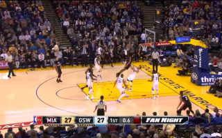 Video: Iespaidīgs danks pāri Karijam nogulda NBA līderi uz grīdas