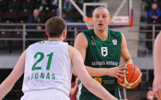 Video: Lietuvas basketbola līgā komandas biedru konflikts beidzas ar nokdaunu