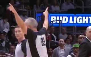 Video: NBA jocīgākajos momentos arī treneru izraidīšana