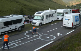 Video: Iemesls, kādēļ "Tour de France" tiešraidēs neredzi ģenitāliju attēlus