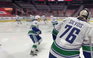 ''Canucks'' kļūdās un uz spēļu krekla nepareizi raksta Šilova uzvārdu