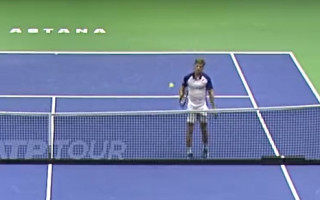 Video: Bumba samulsina tenisistu