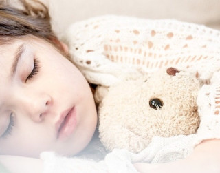 Kā plānot vakaru, lai bērns aizietu gulēt laikus?