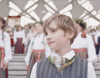 Pirmizrādi Rīgā un LTV piedzīvos dokumentālā filma “Dziesmu avoti 1866” – stāsts par pirmajiem latviešu skolēnu koru svētkiem