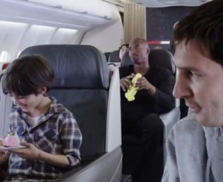 Video: "Turkish Airlines" stjuarte pārspēj pasaules sporta zvaigznes