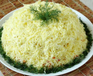 Garneļu un Rolton makaronu salāti