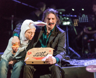 Video: BANNIJA MANRO NĀVE Dailes teātrī. Izrādes fragmenti