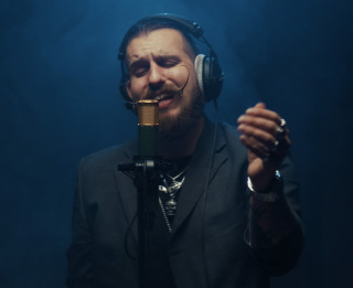 Video: Miks Galvanovskis piedāvā jaunu versiju leģendārajai Paula dziesmai - “Es aiziet nevaru”