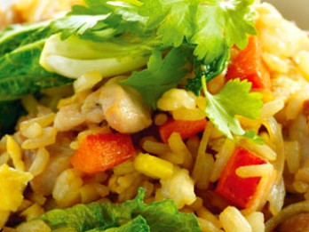 Dārzeņu sautējums ar sēnēm un rīsiem