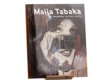 Izdevniecībā “Neputns” klajā nāk izstādes “Maija Tabaka un Rietumberlīne” katalogs