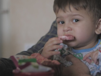 Video: Vai dabīgais cukurs ogās un augļos ir jāierobežo bērna uzturā?