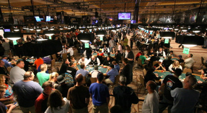 Dzīvie pokera turnīri vs. Tiešsaistes pokera turnīri