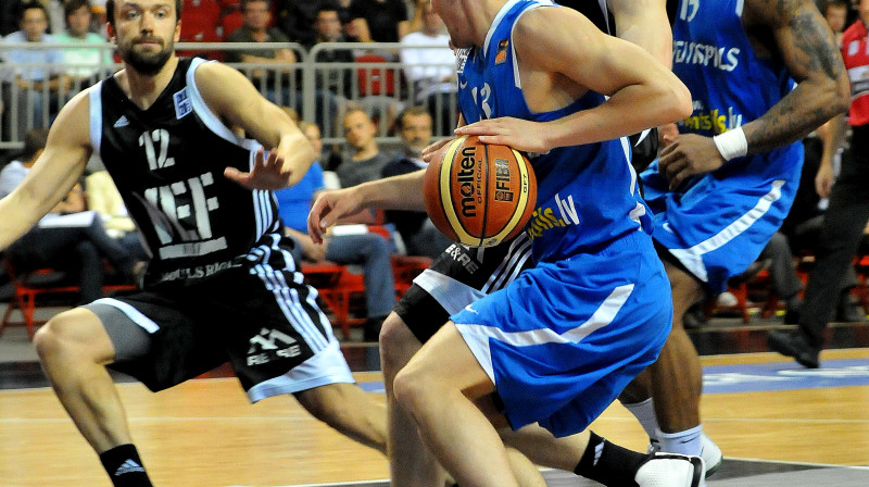 2011. gada pavasarī "VEF Rīga" un BK "Ventspils" tikās LBL 20. čempionāta finālā
Foto: Romualds Vambuts