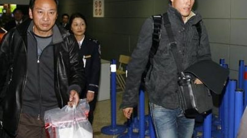 Sans Heipings un Ļu Sjans atgriežoties Ķīnā
Foto: Xinxua