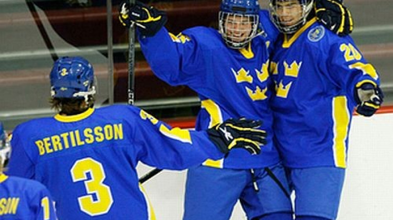 Zviedrijas jaunie hokejisti
Foto: iihf.com