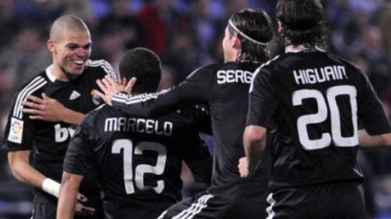 Madrides "Real" futbolisti atzīmē uzvaras vārtu guvumu
Foto: AFP