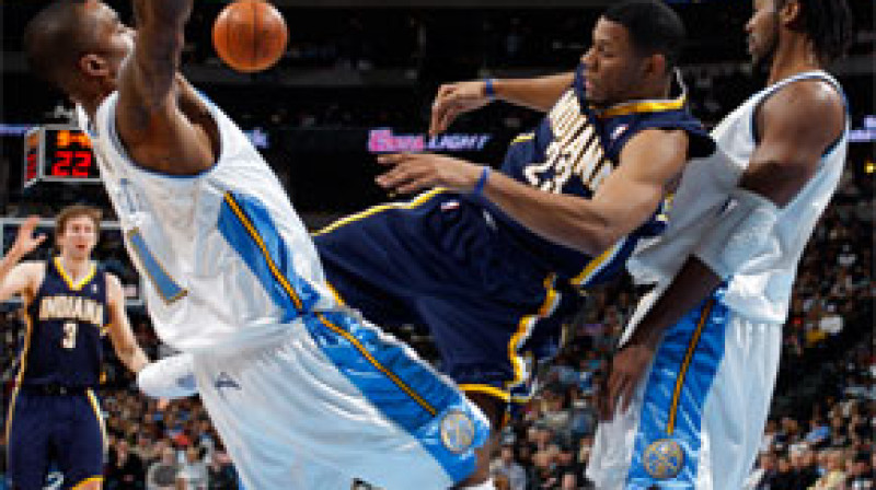 Denveras "Nuggets" un Indianas "Pacers" cīņa
Foto: AP