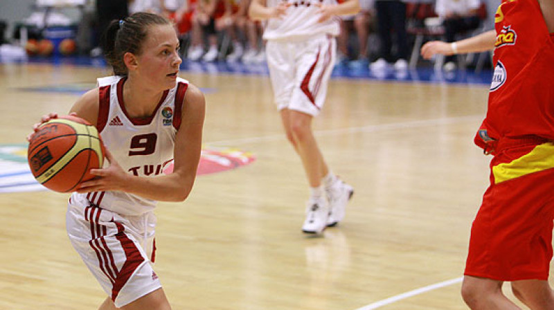 Aizsardze Anete Čunda spēlē ar Spāniju
Foto: www.fibaeurope.com