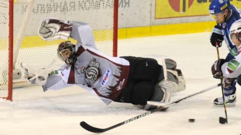 Labākais spēlētājs Rīgas ''Dinamo'' rindās šodien bija vārtsargs Edgars Masaļskis
Foto: hcdinamo.org