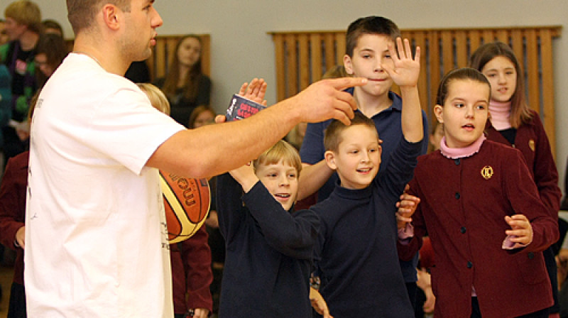 Raimonds Elbakjans un Franču liceja skolnieki
Foto: Renārs Buivids