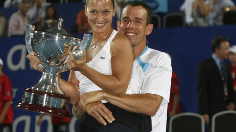 2009. gada Hopmana kausi čempioni - slovāki Dominika Cibulkova un Dominiks Hrbatijs
Foto: Professional Sport/Scanpix