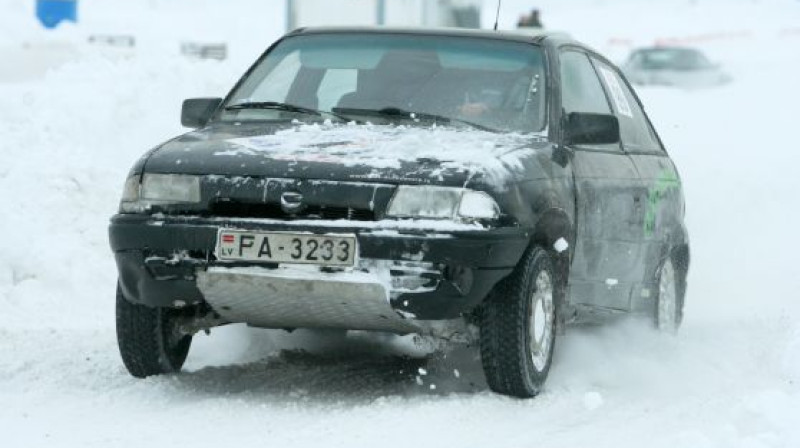 2008. un 2010. gada Latvijas ziemas autosprinta čempions FWD klasē Vilmārs Krivads ("Opel Astra") 
Foto: Rolands Bobulis, Go4speed.lv