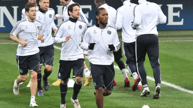 "Chelsea" spēlētāji iesildās "San Siro" stadionā
Foto: AFP