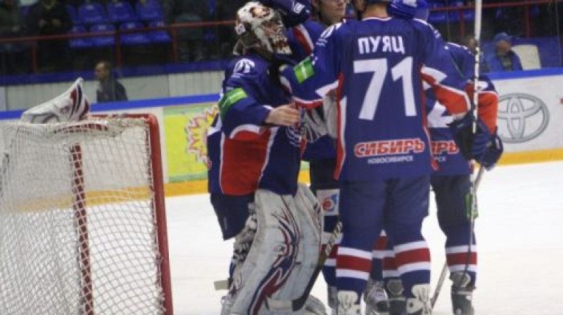 Georgijam Pujacam un Novosibirskas ''Sibir'' Maskavā jāizcīna viens punkts, un dalība ''play off'' būs nodrošināta
Foto: hcsibir.ru