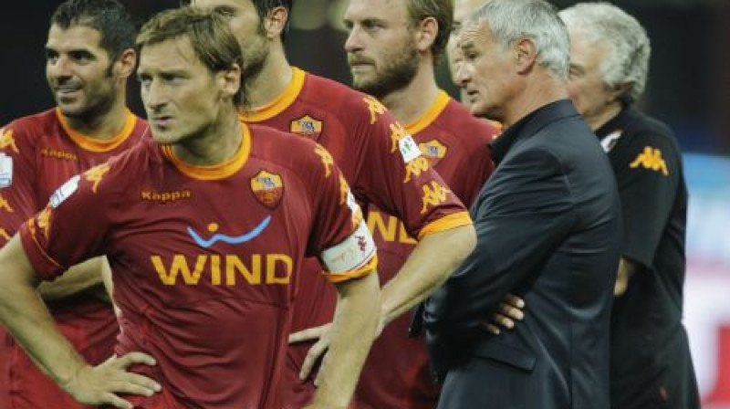 ''Roma'' futbolisti un treneris Klaudio Ranjeri (pa labi)
Foto: AP/Scanpix